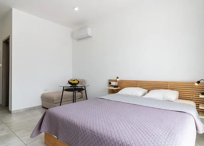 Arf - With Jacuzzi At The Complex Emba