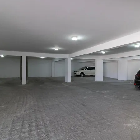 Arf - With Jacuzzi At The Complex *