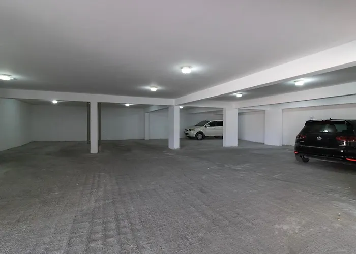 Arf - With Jacuzzi At The Complex *